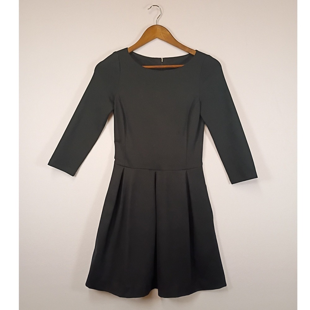 Classic Minimalist Banana Republic Womens 00P Black Fit & Flare Ponte Dress